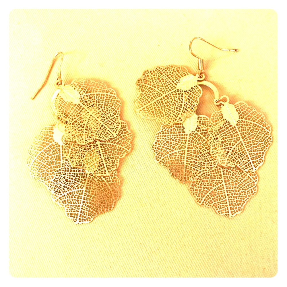 Costume Gold, lightweight hanging feather earrings
